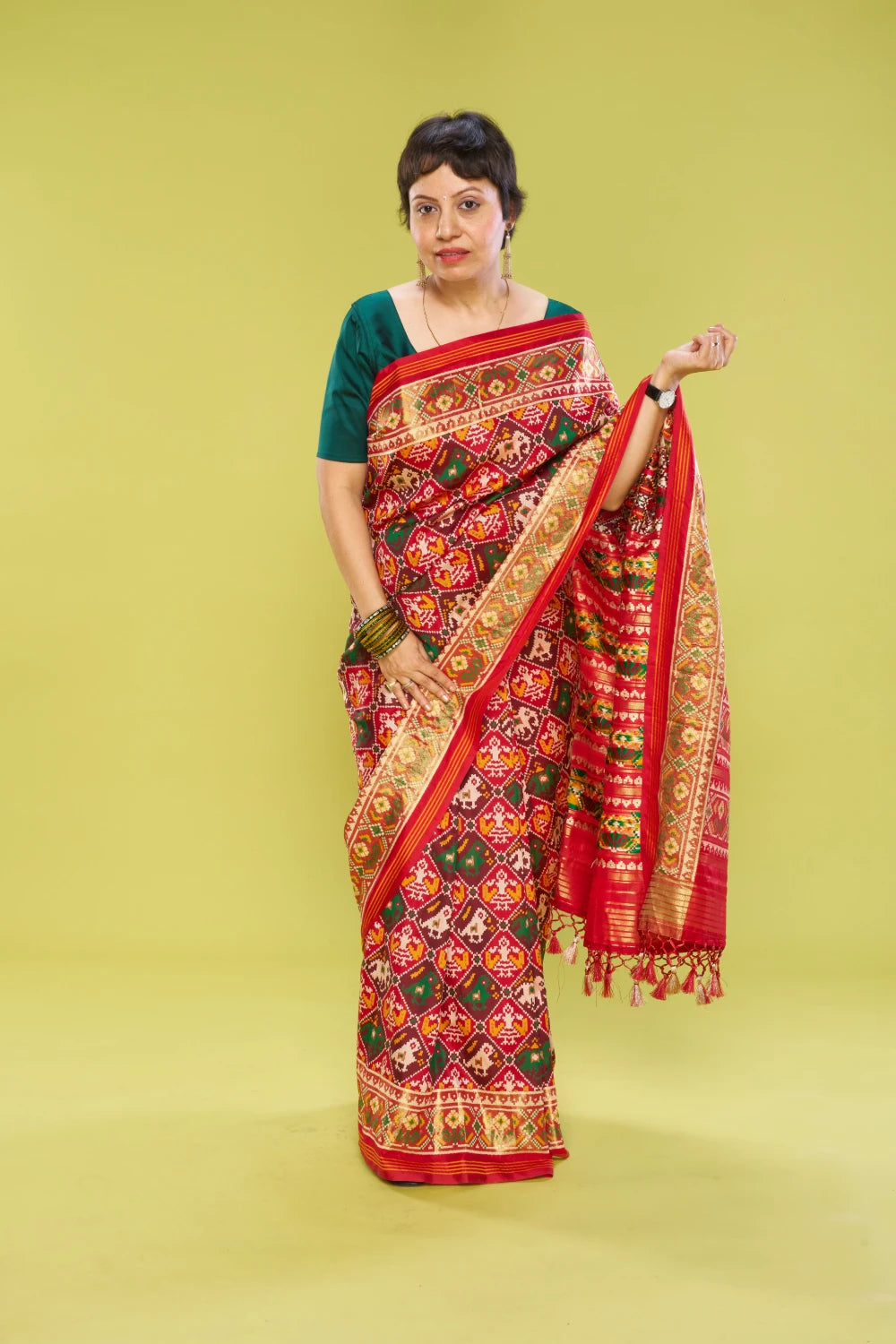 Tasteful Cardinal Red Elegance
