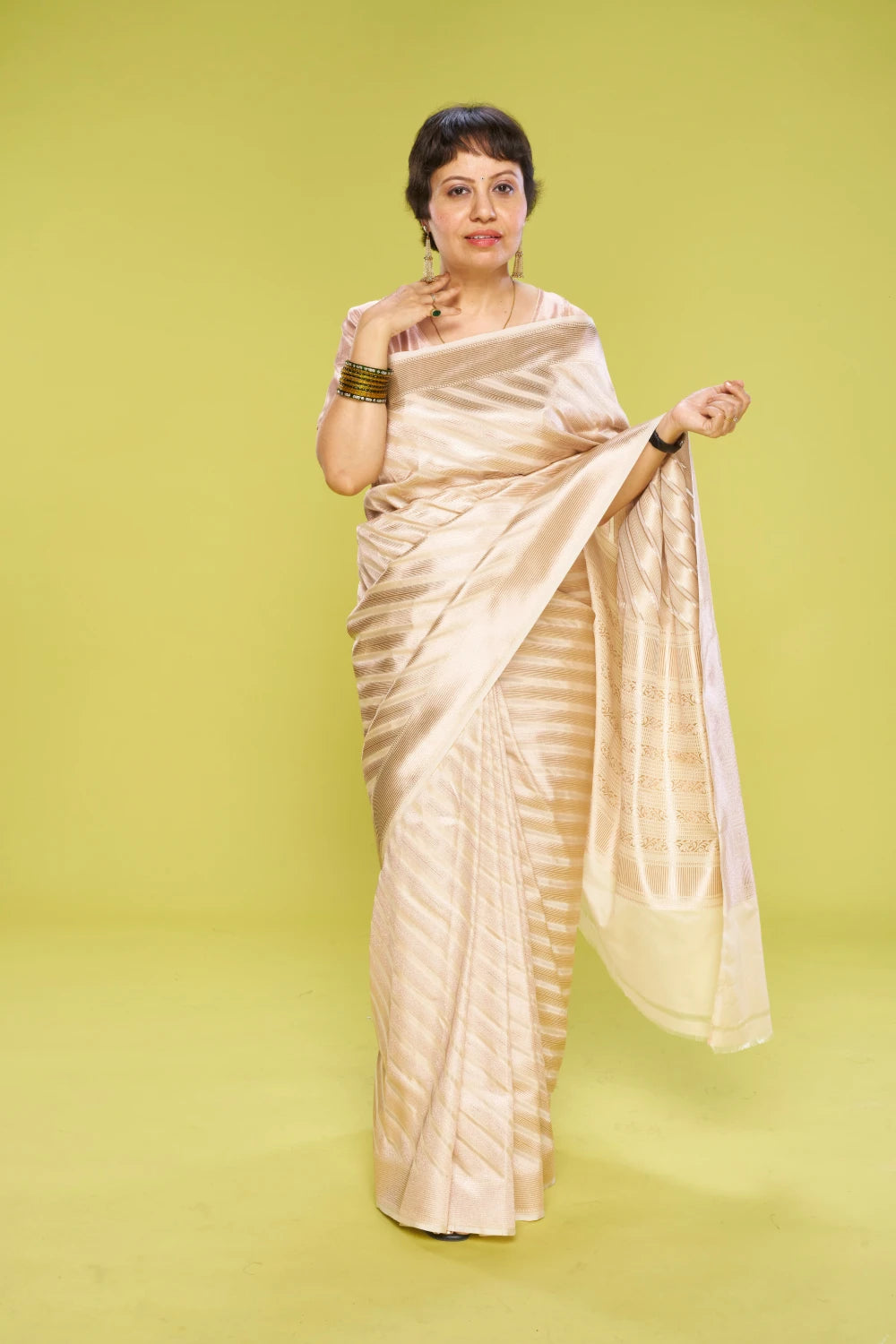 Calm Pearled Ivory Elegance