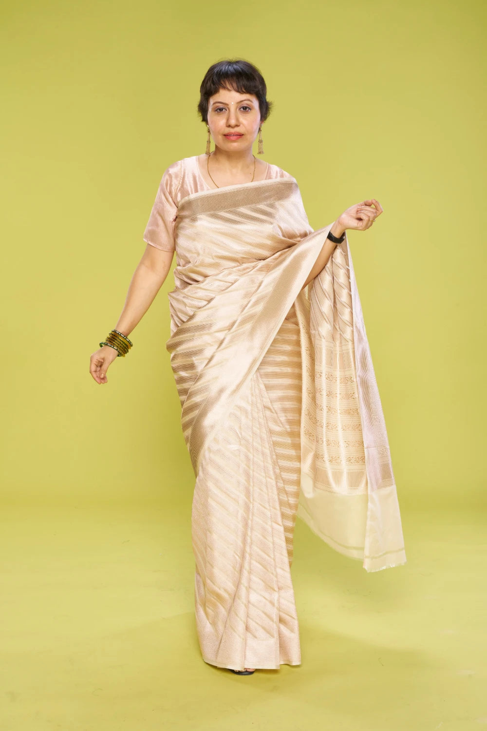 Calm Pearled Ivory Elegance