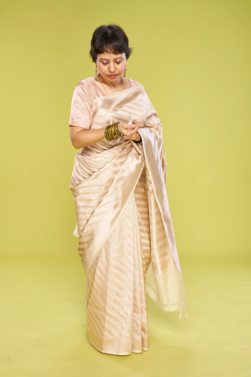 Calm Pearled Ivory Elegance