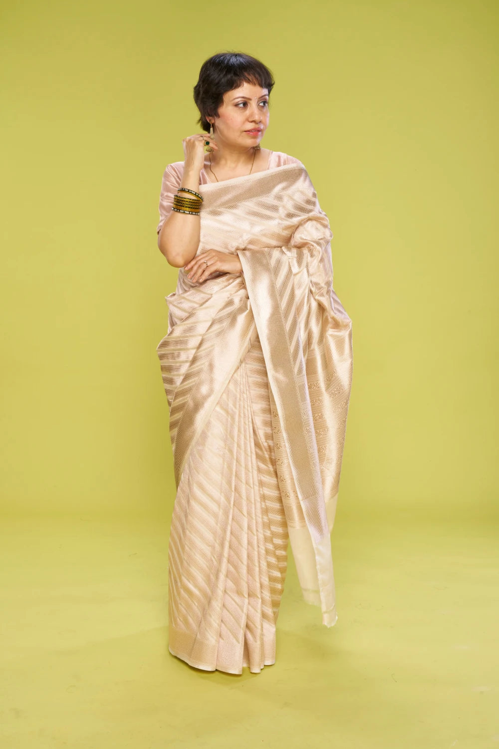 Calm Pearled Ivory Elegance