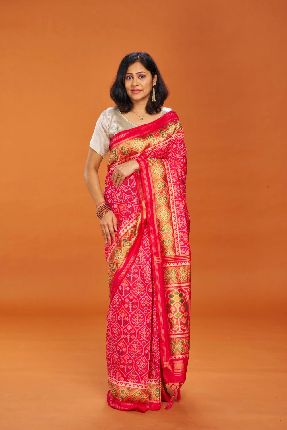 Iconic Vibrant Elegance - Vibrant-Magenta Red (Floral motifs)
