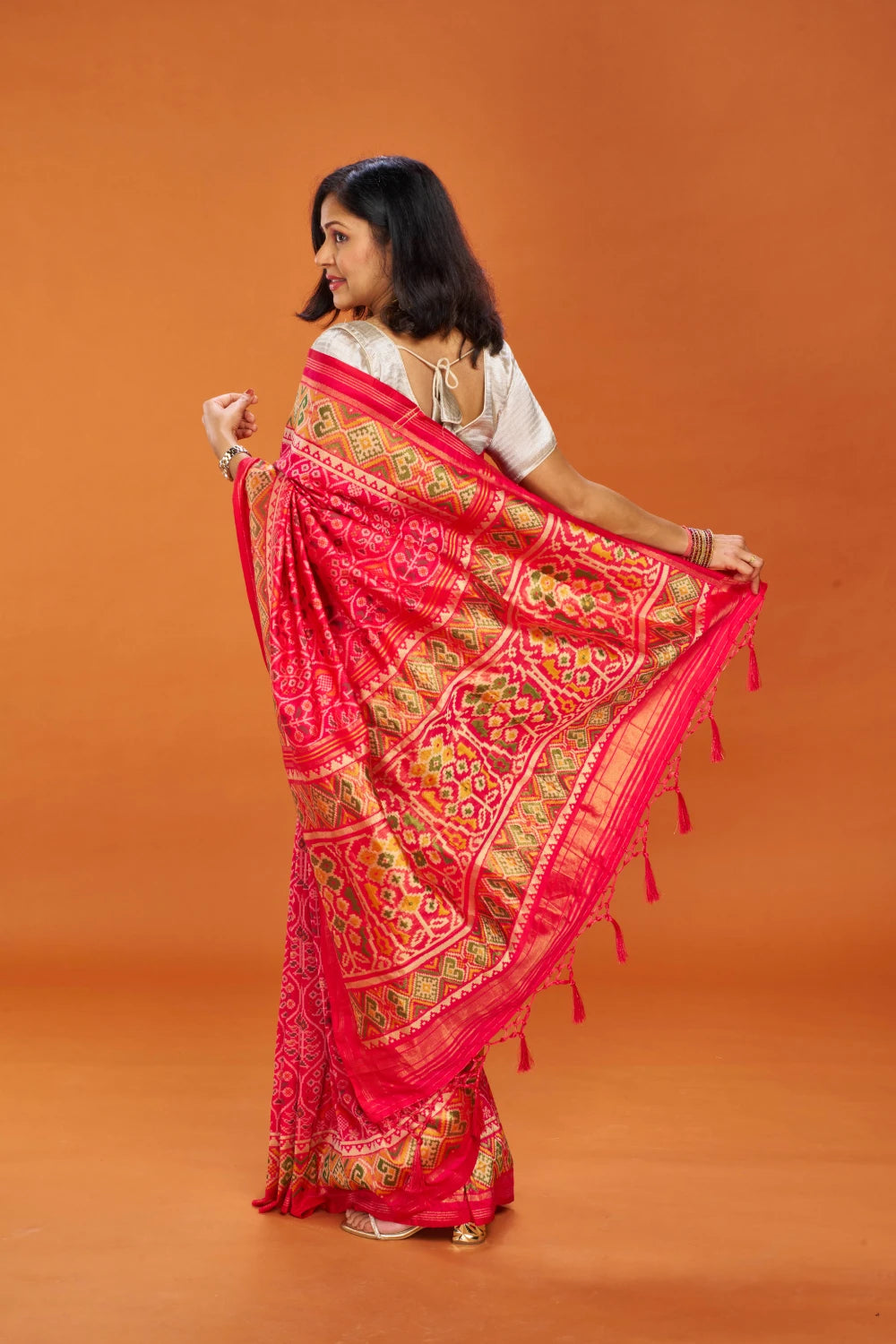 Iconic Vibrant Elegance - Vibrant-Magenta Red (Floral motifs)