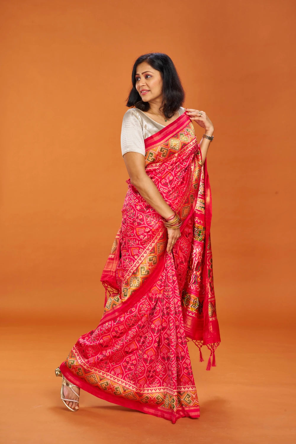 Iconic Vibrant Elegance - Vibrant-Magenta Red (Floral motifs)